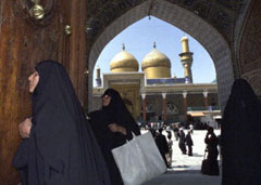 Iraqi Shiites visit the shrine of Imam Hussein