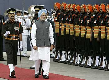 http://www.worldpress.org/images/20050829-manmohan-singh.jpg